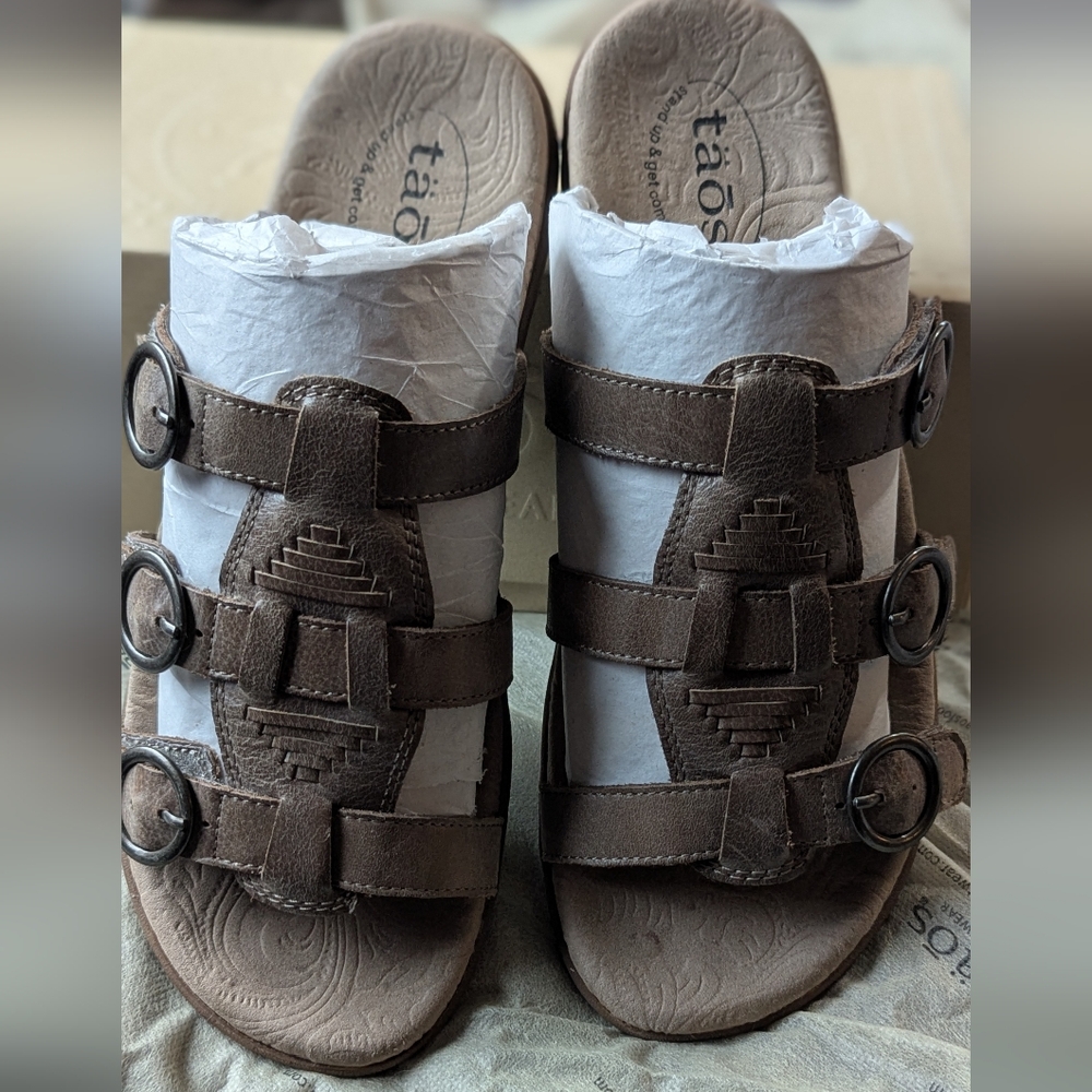 Taos Tan Good Times Grey Leather Sandals 9